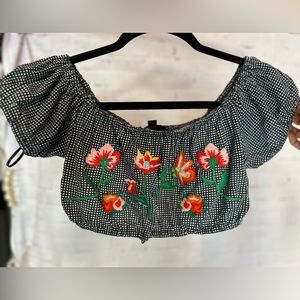 Topshop Gingham Crop Top - Playful Chic with a Floral embroidered Twist!. Size 6